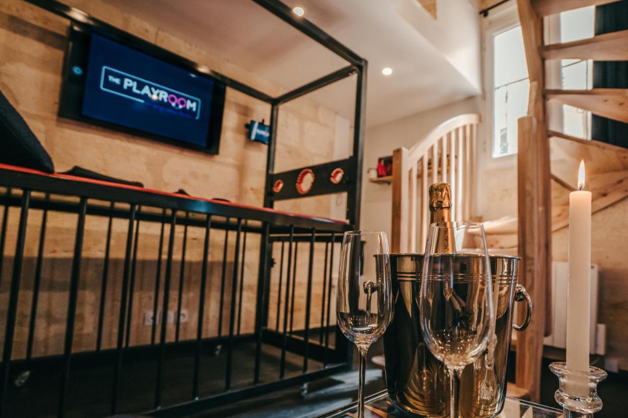 Playroom Avec Salle De Jeux Pour Adultes Et Lit A Eau Chauffant Love hotel Bordeaux