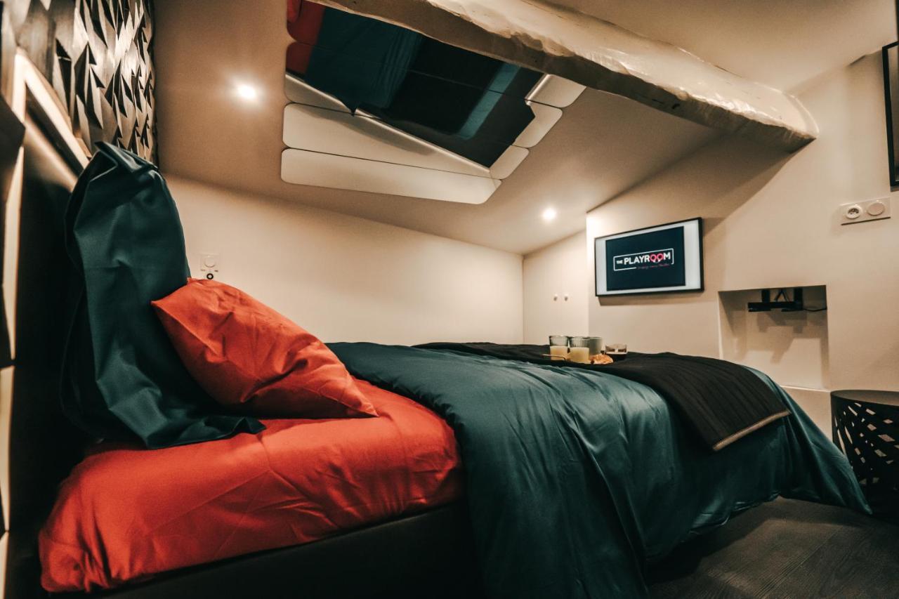 Playroom Avec Salle De Jeux Pour Adultes Et Lit A Eau Chauffant Bordeaux