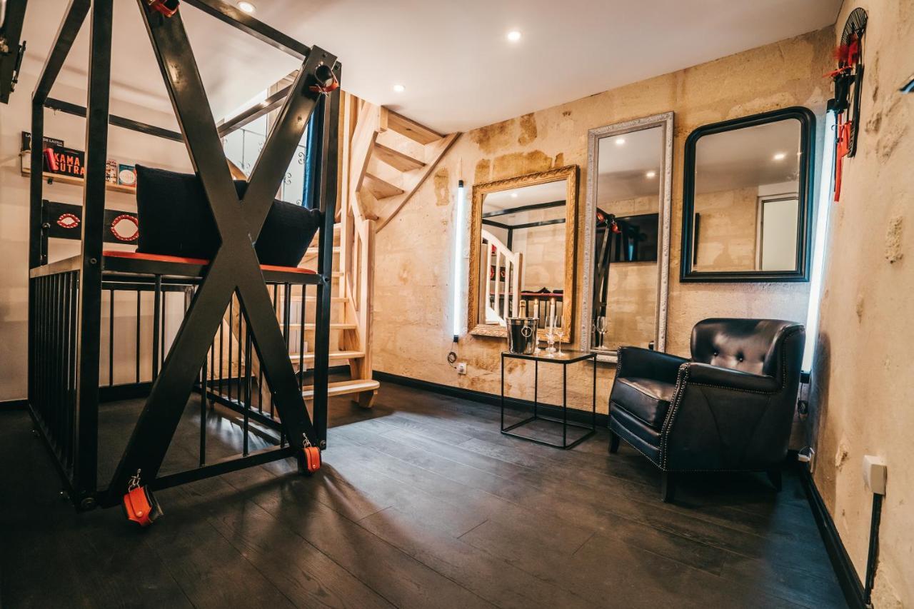 Love hotel Playroom Avec Salle De Jeux Pour Adultes Et Lit A Eau Chauffant