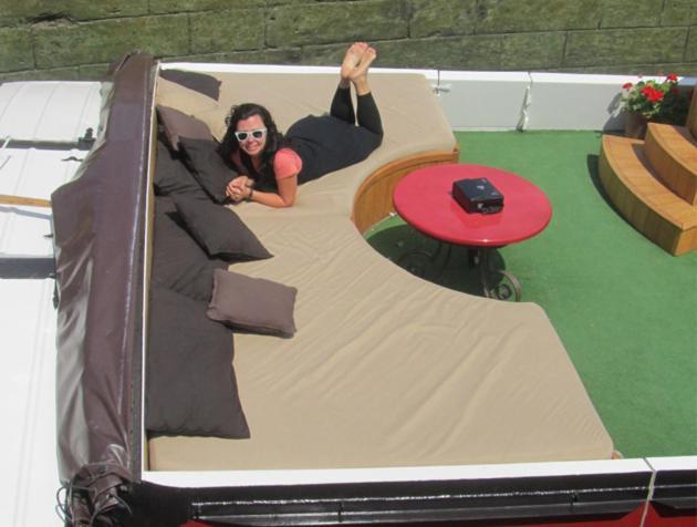 Barge Tango Botel