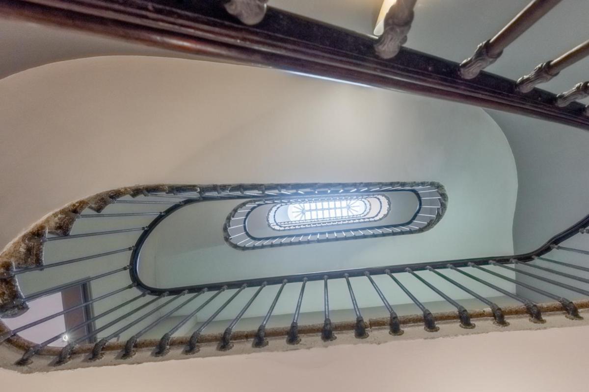 De La Presse Centre 3*