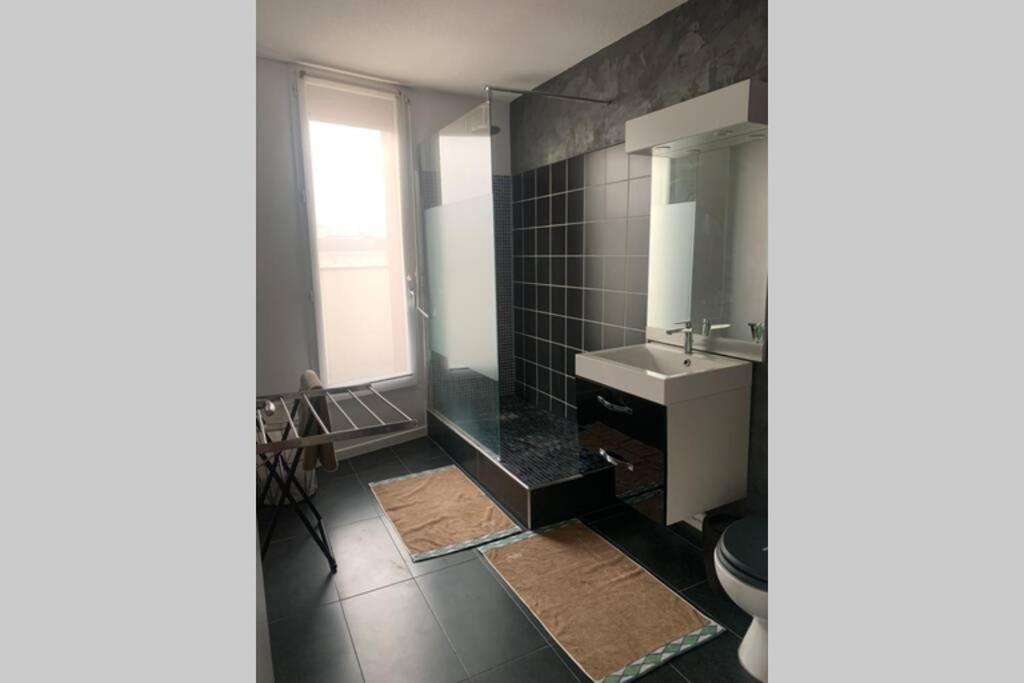 Apartment Dernier Etage, Balcon, Parking Gratuit ! Bordeaux
