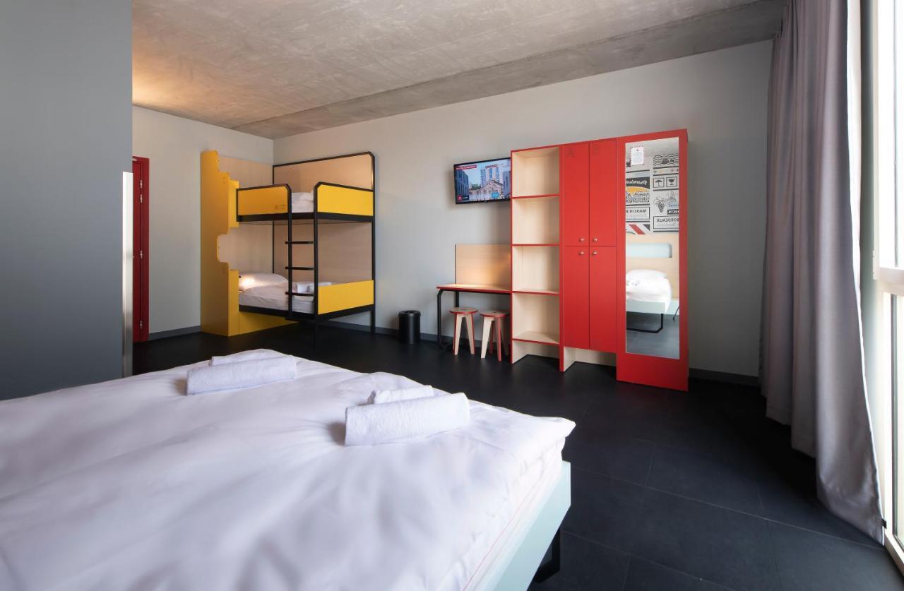 Meininger Gare Saint-jean Hotel