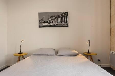 T2 Place De Lerme Apartment *