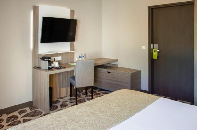 Contact Le Provencal Hotel 3*