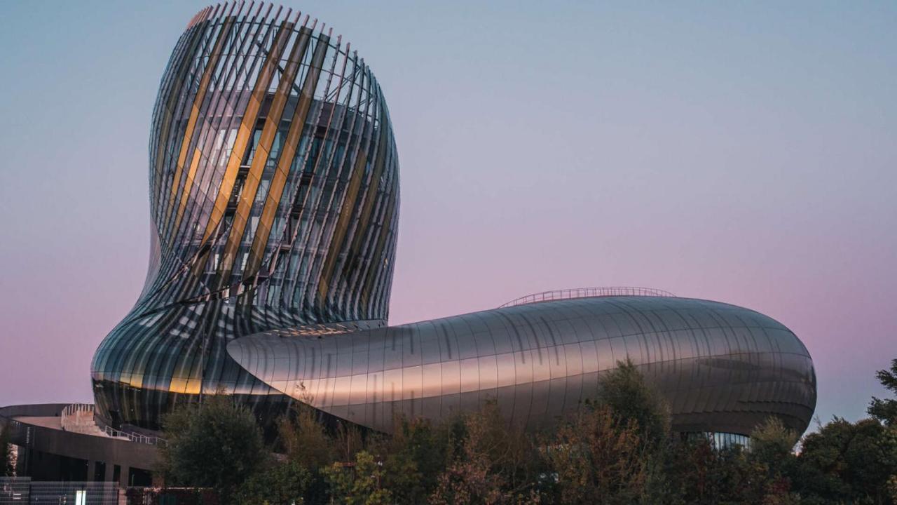 Bateau Cocoon Au Bassin Des Lumieres Bordeaux