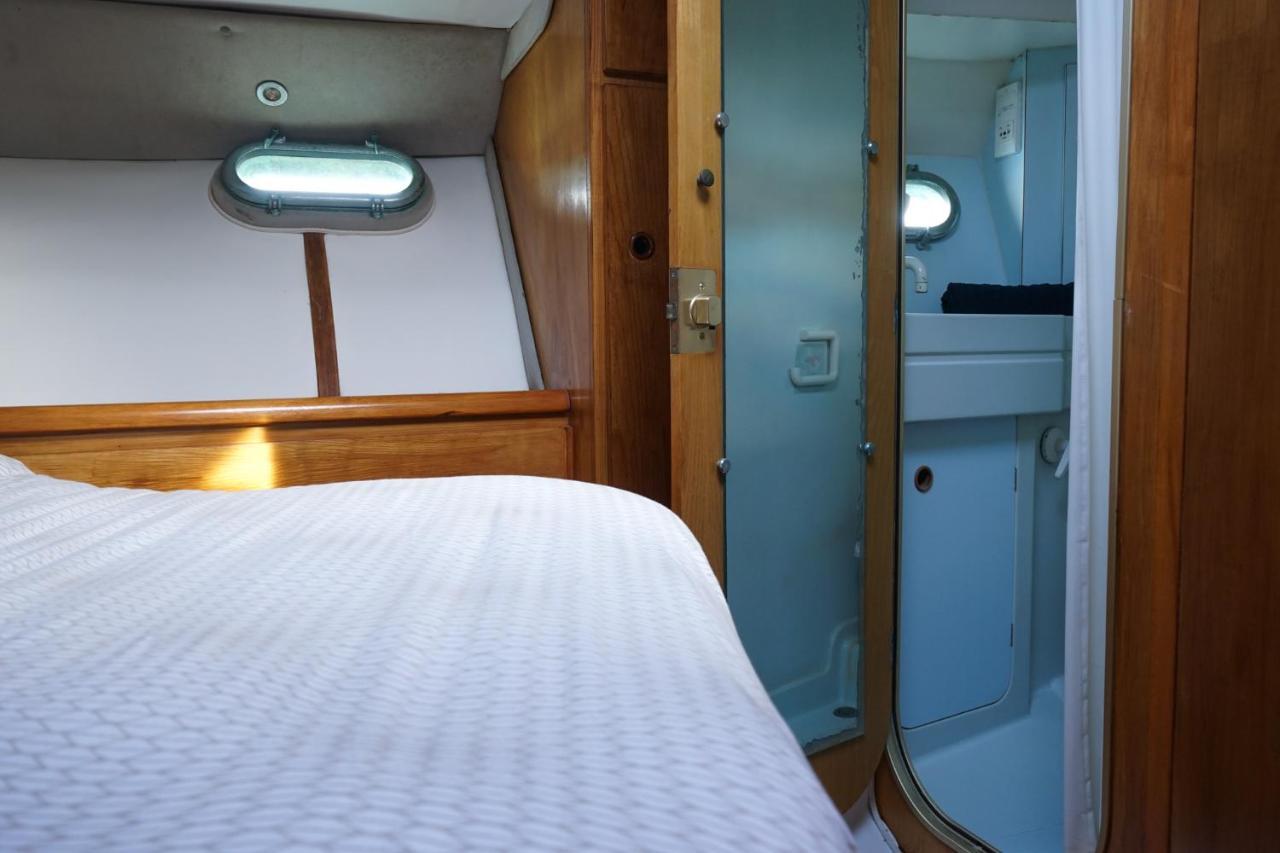 Botel Bateau Cocoon Au Bassin Des Lumieres *
