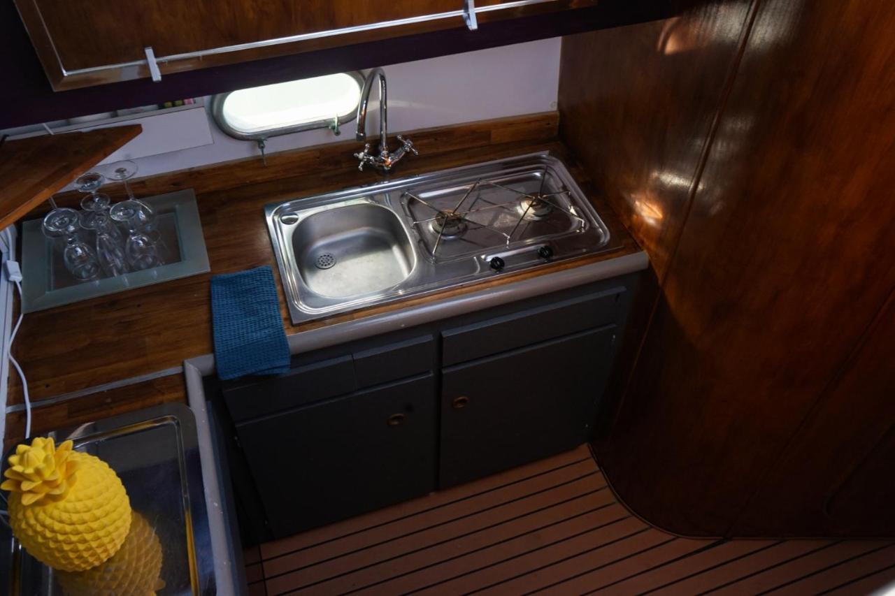 Botel Bateau Cocoon Au Bassin Des Lumieres *