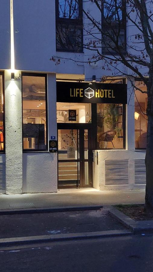 Life Gare - Bg 2*