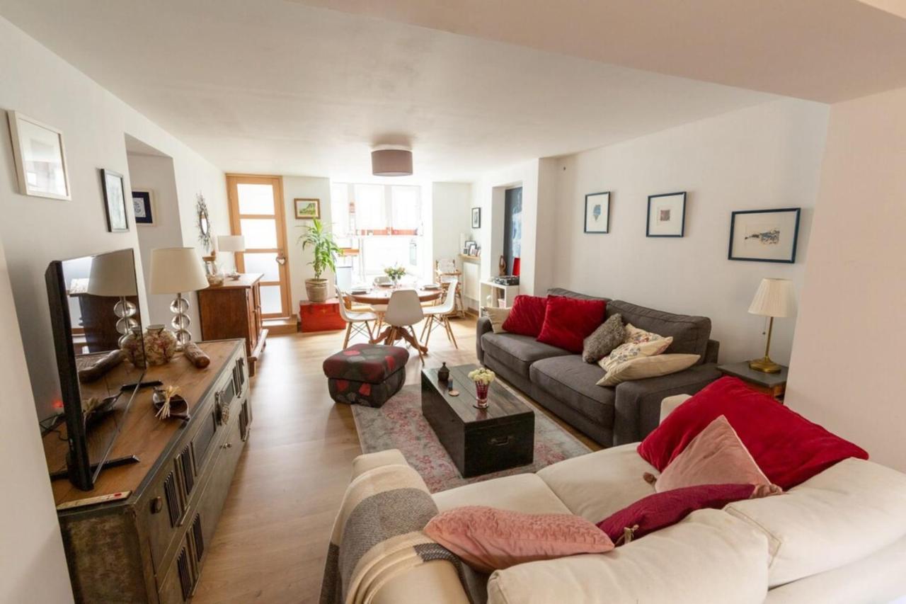 Apartment Furnished Near Palais De La Justice With 2 Bedrooms & A Garden *