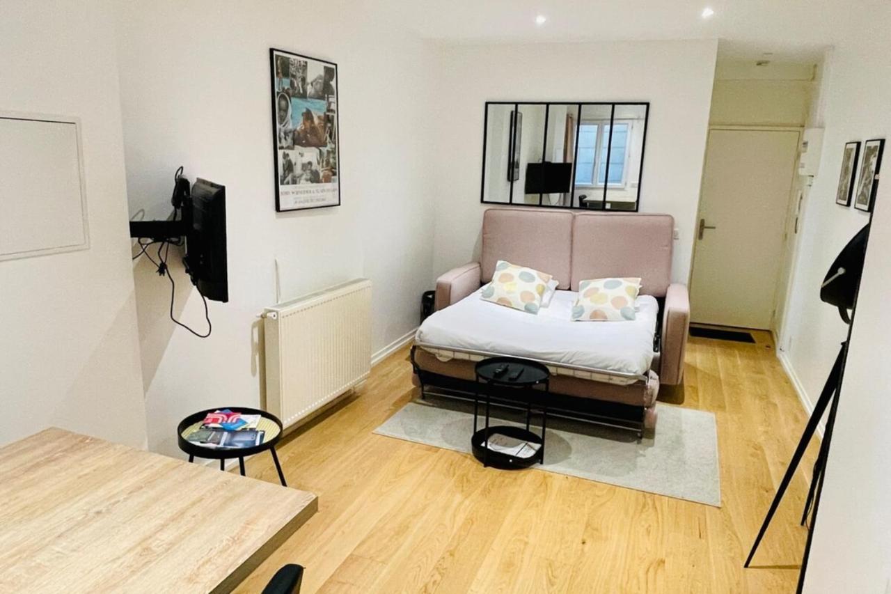 Furnished Studio In The Center Of Cultural Life Apartment