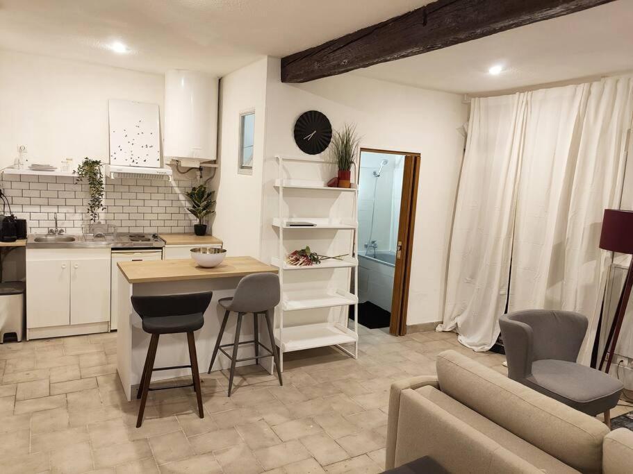 Apartment : Grand Cosy Avec Cour Privative *