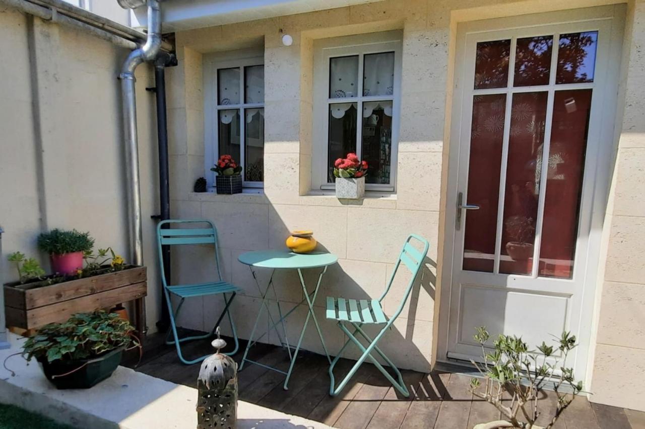 Apartment Furnished Near Palais De La Justice With 2 Bedrooms & A Garden