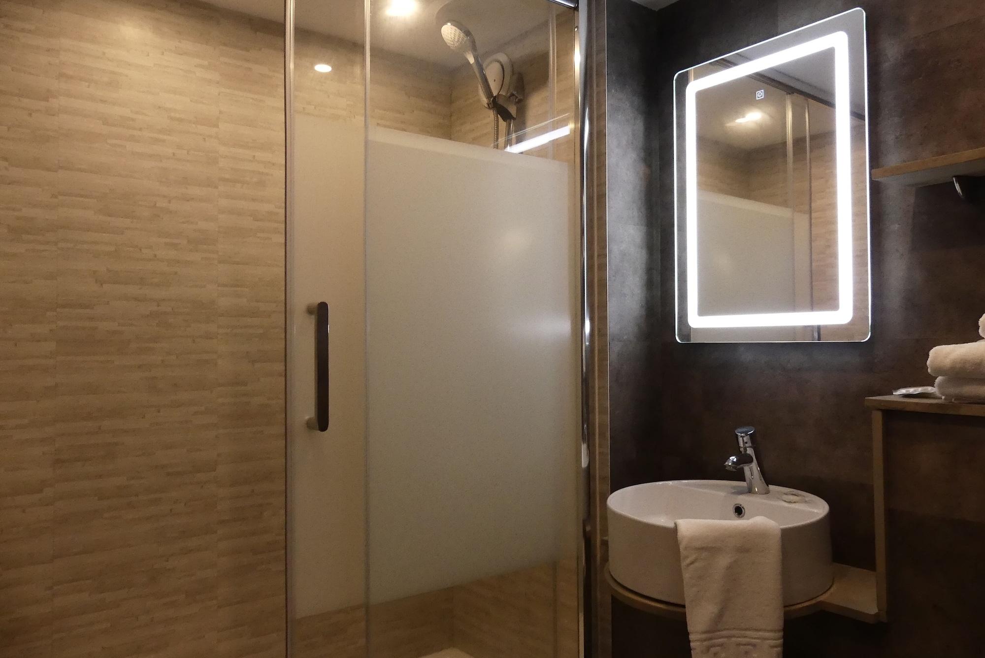 Contact Le Provencal Hotel 3*