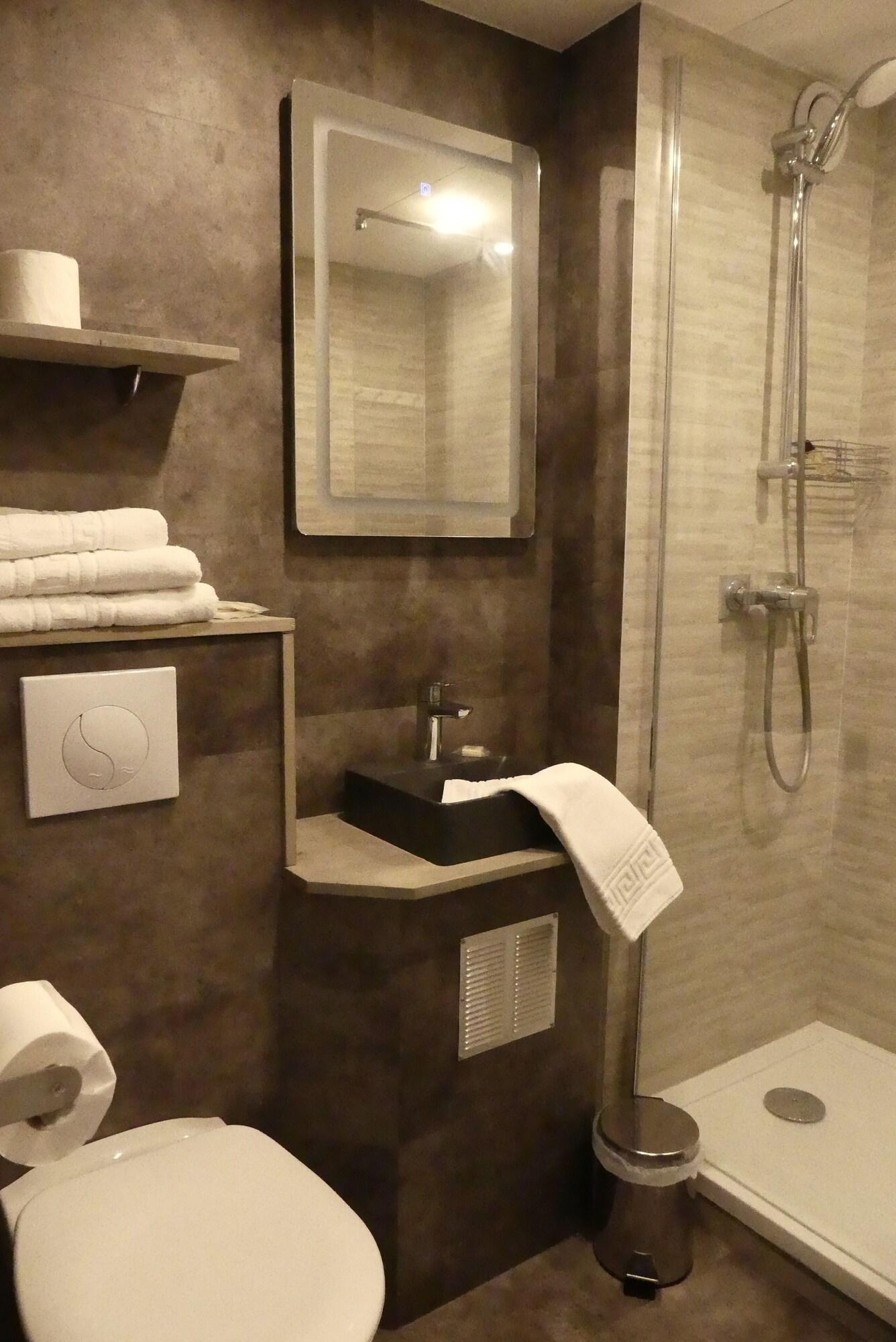 Contact Le Provencal 3*