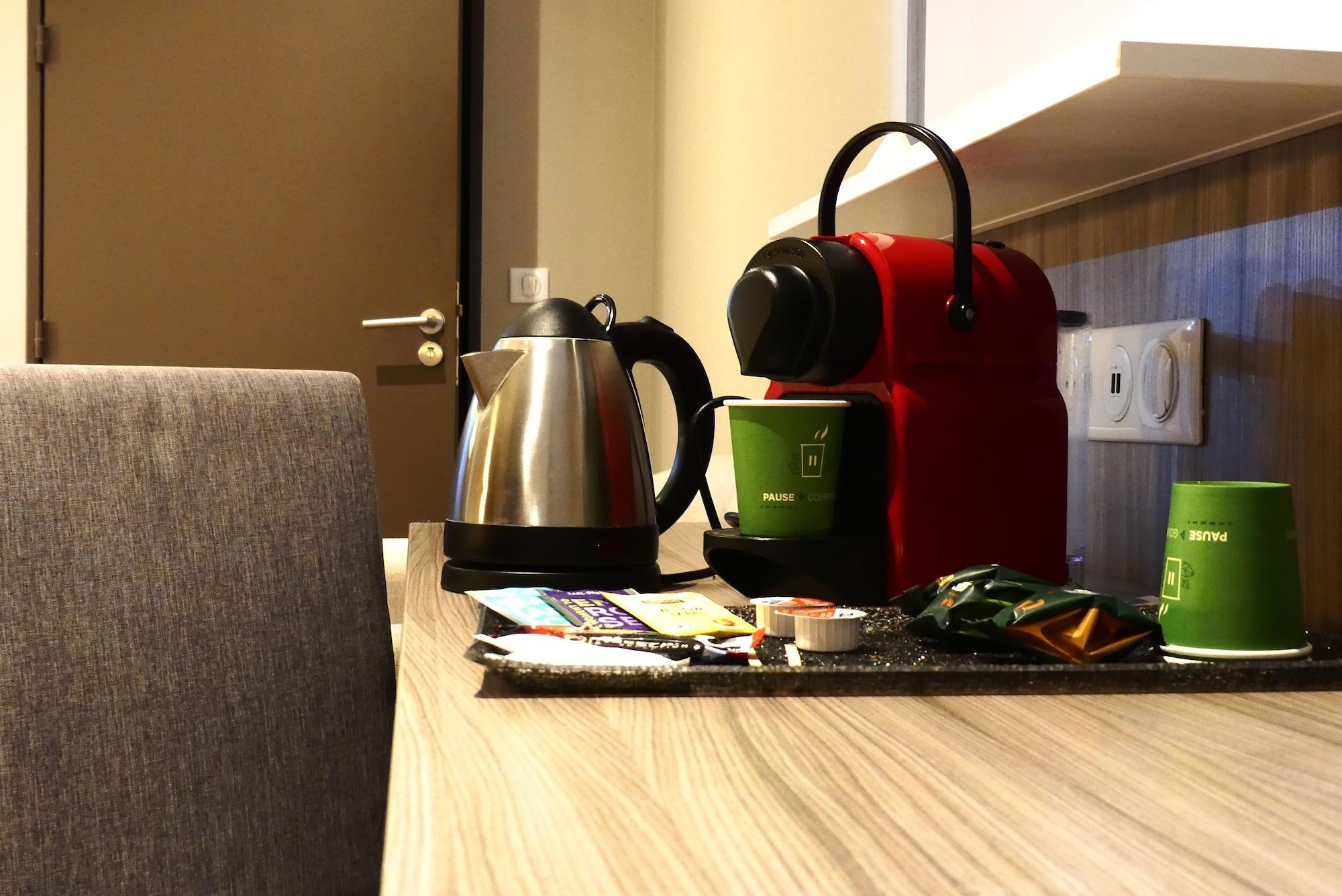 Contact Le Provencal Hotel 3*