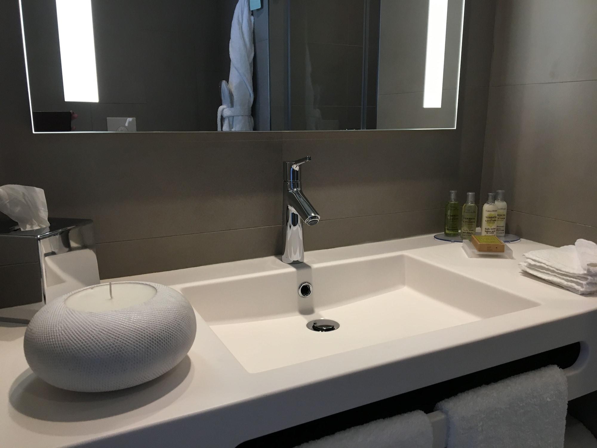 Hilton Garden Centre Hotel 4*