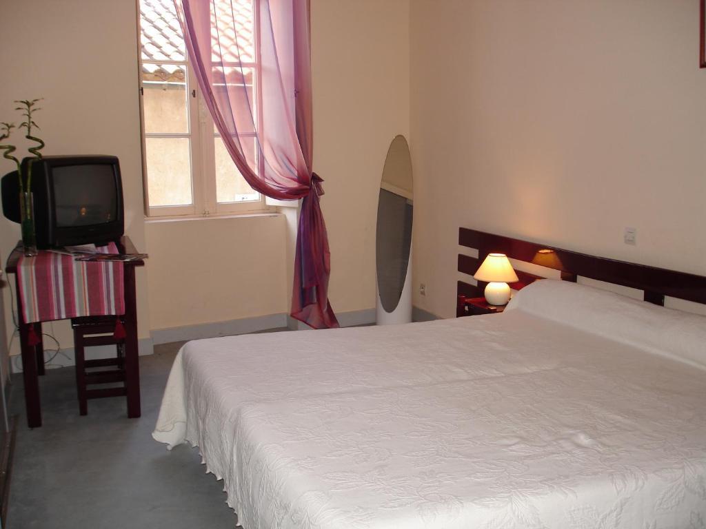 Le Belvedere De Belves Hotel 2*