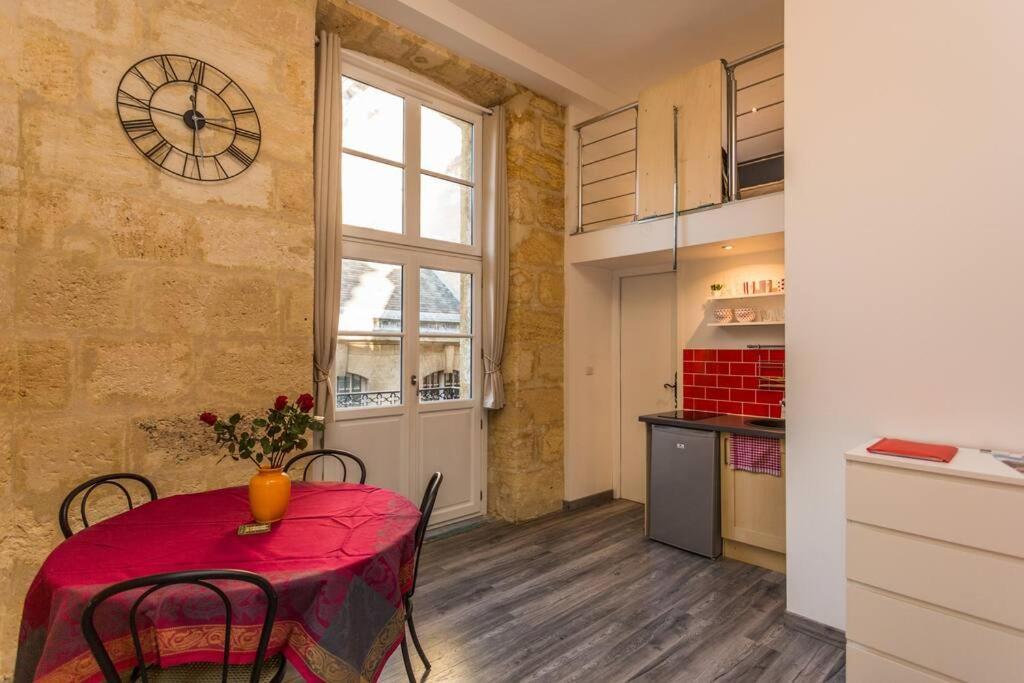 En Place De La Bourse Apartment *