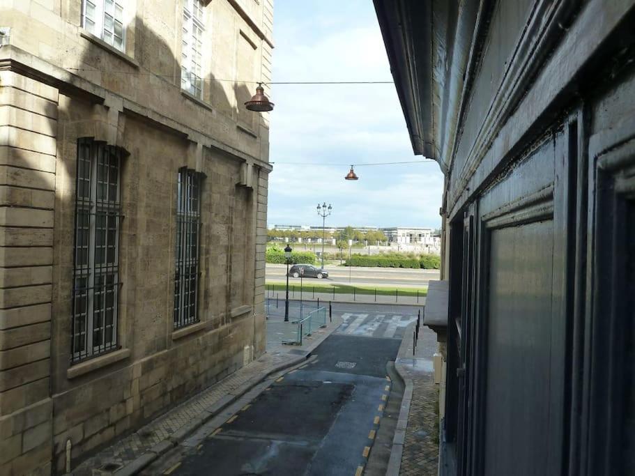 En Place De La Bourse Bordeaux