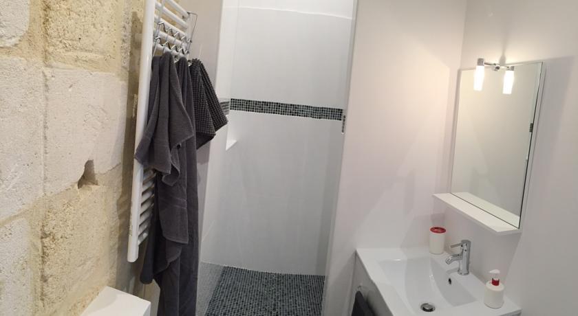Apartment Triangle D'or 33 *