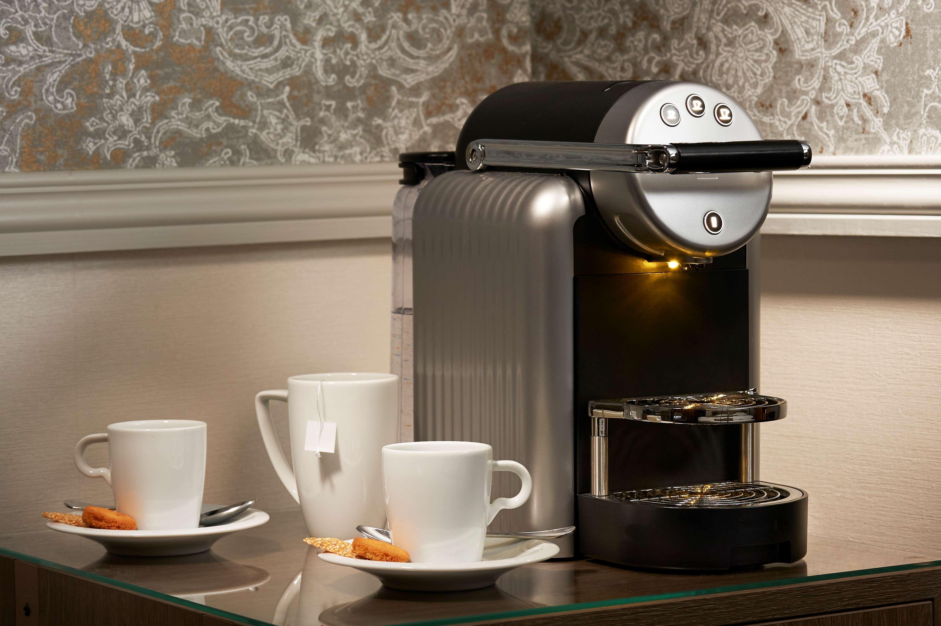 Khách sạn Western Premier Hbeo Centre 4*