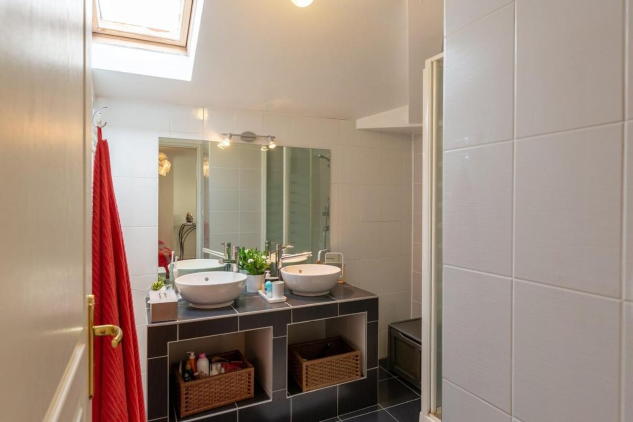Contemporary Furnished Duplex With 3 Bedrooms Near All Amenities Bordeaux