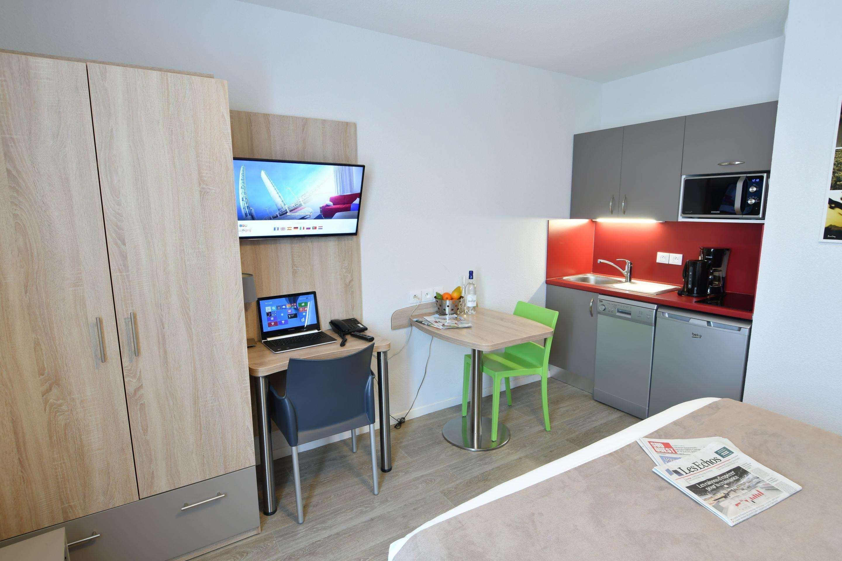 And Golf Bassins A Flot Hotel Bordeaux