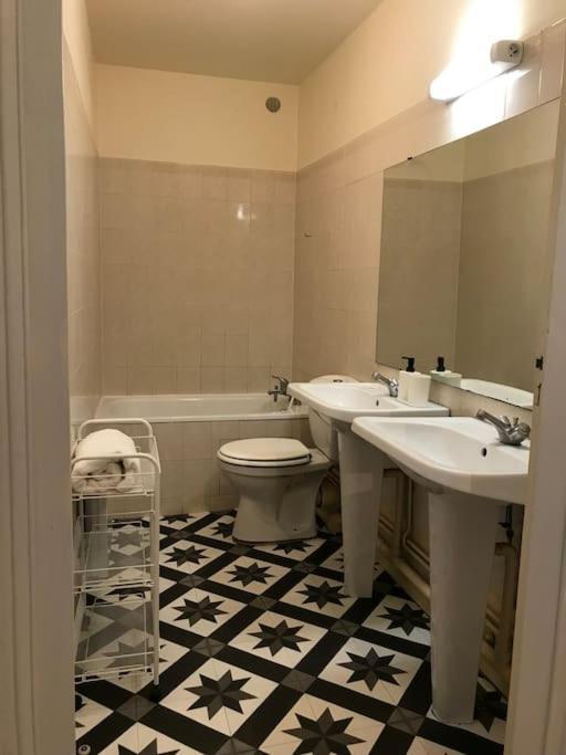 F2 De 65 M2 Dans Le Triangle D'or De Apartment