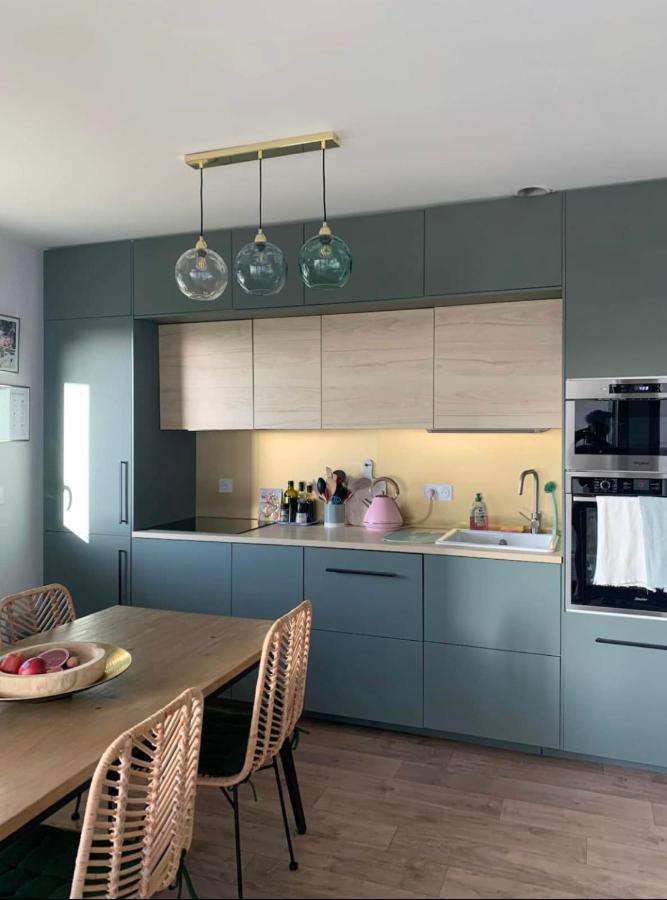Nice 64 M With Balcony Near The Train Station Apartment *