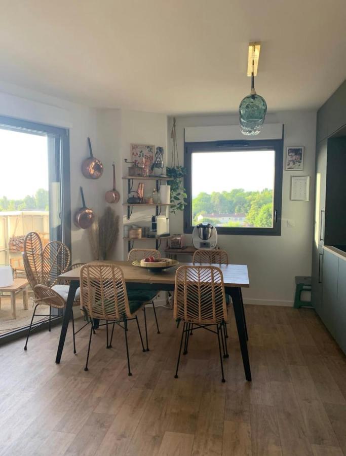 Nice 64 M With Balcony Near The Train Station Apartment Bordeaux
