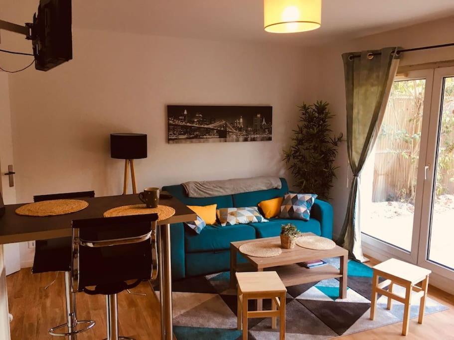 Studio Cosy Avec Terrasse, Quartier Des Chatrons Appartement