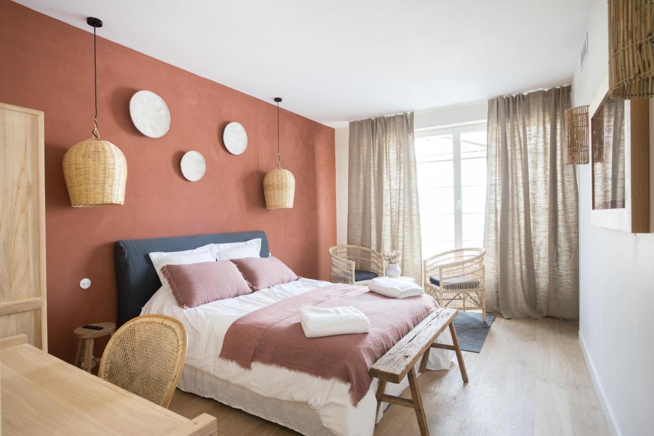 Les Penates Bordelaises - - *