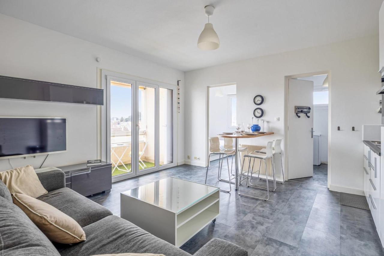And Modern Flat With Balcony And Parking In - Welkeys *