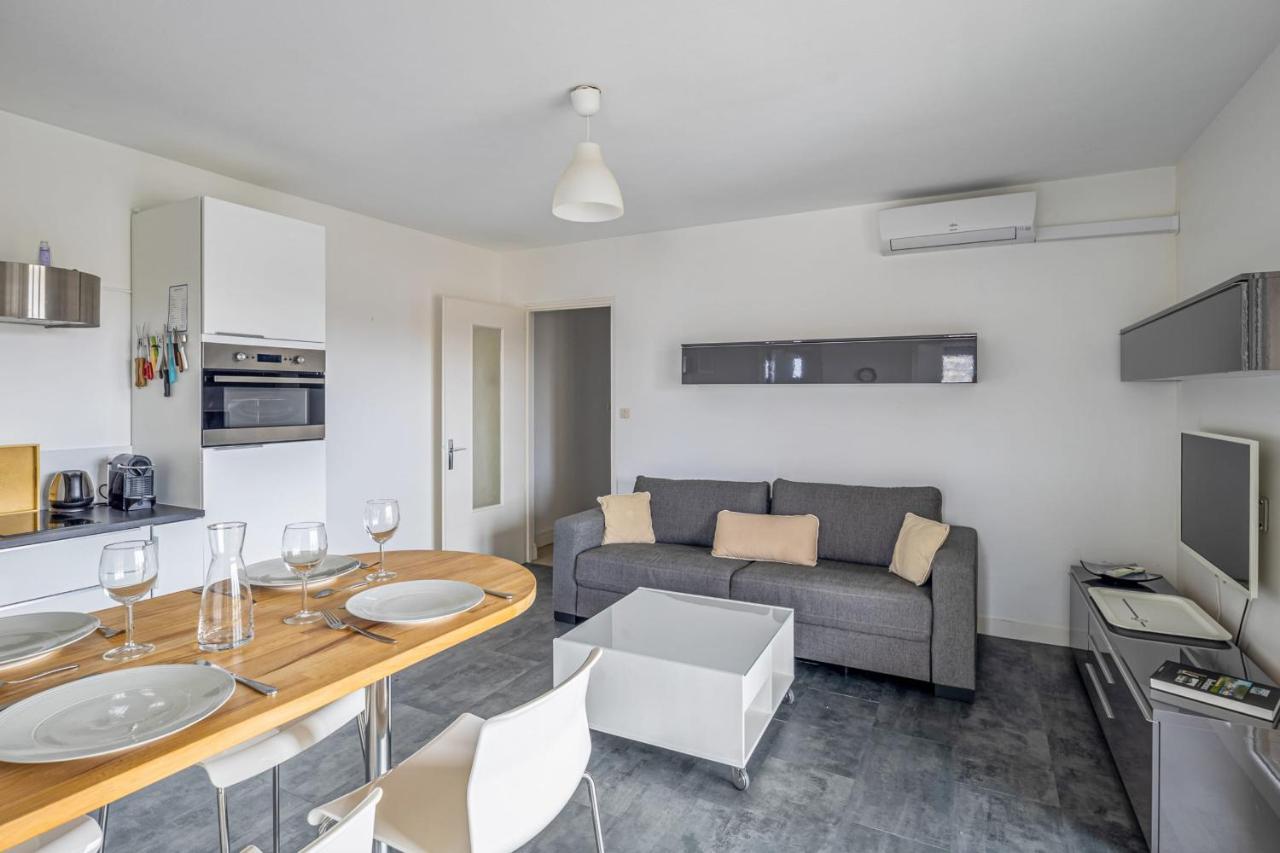 And Modern Flat With Balcony And Parking In - Welkeys Apartment *