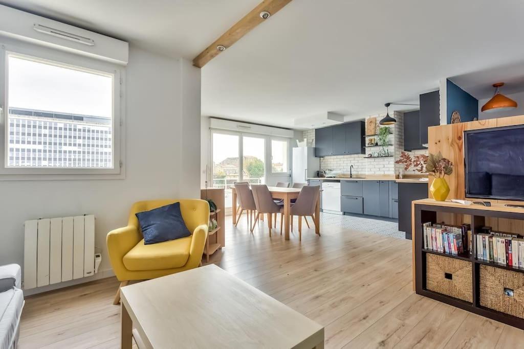 Super T2 En Centre Avec Terrasse Et Parking Bordéus