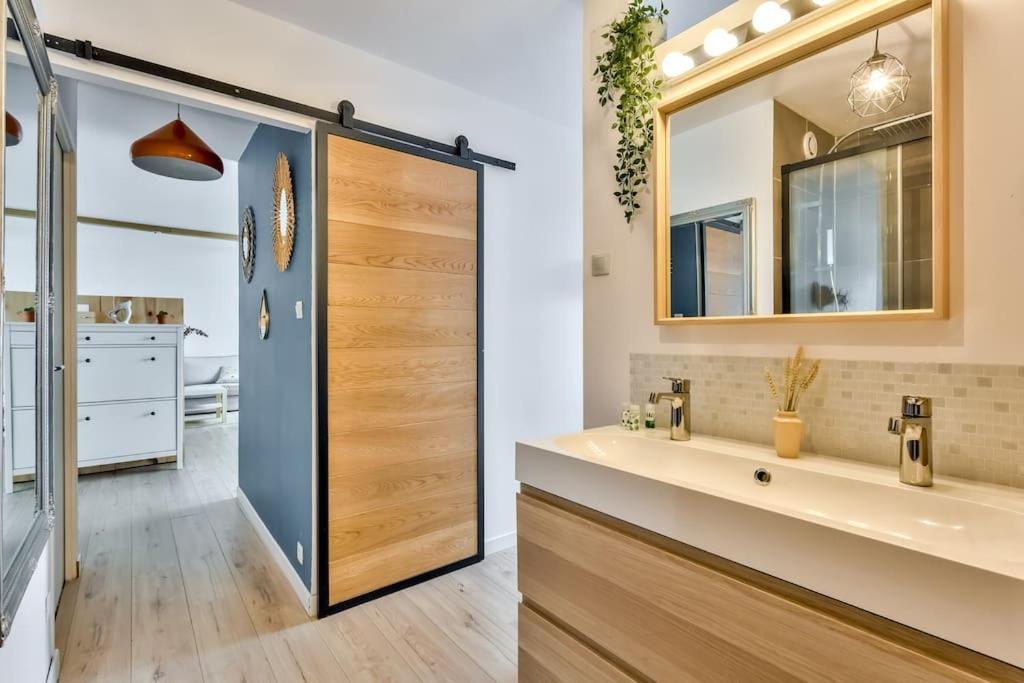 Apartment Super T2 En Centre Avec Terrasse Et Parking Bordeaux