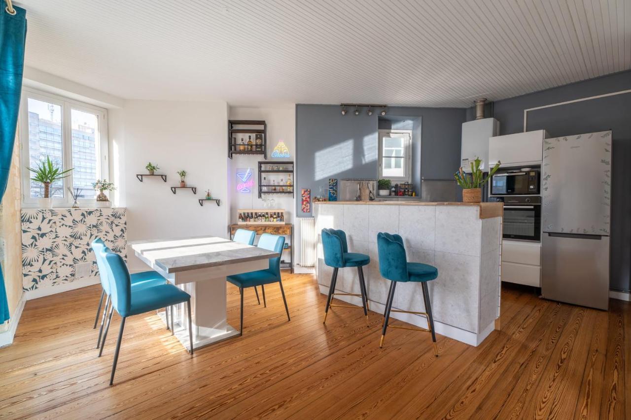 Large Bright Duplex In Bordeaux