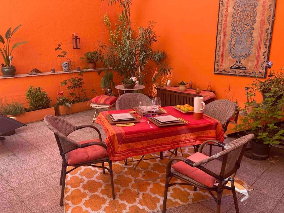 Quiet Duplex House Downtown Apartment *