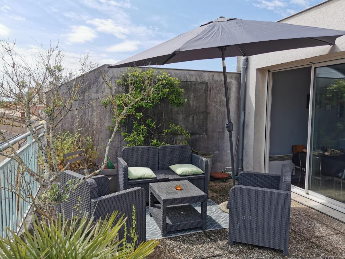 Superbe 3 Pieces Avec Terrasse 50 M2 10 Minutes A Pieds Du Centre 2 Chambres Et Un Salon Apartment Bordeaux