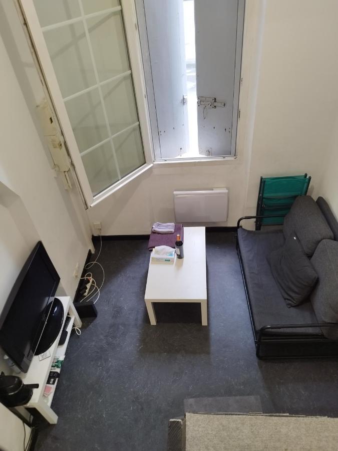 Petit Studio Idealement Place! Apartment *