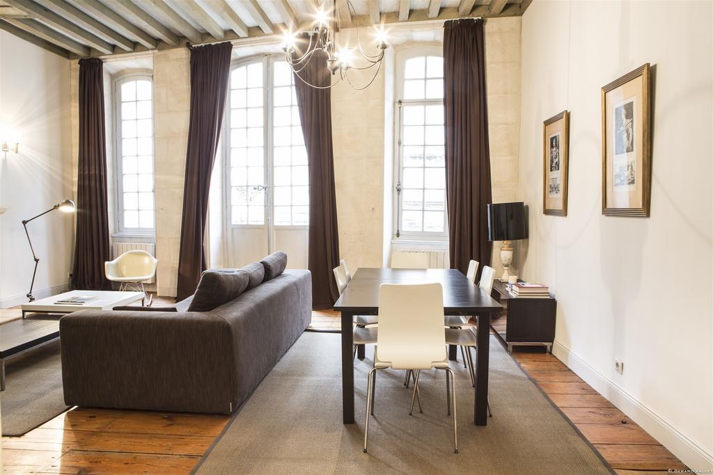Descazeaux Apartment