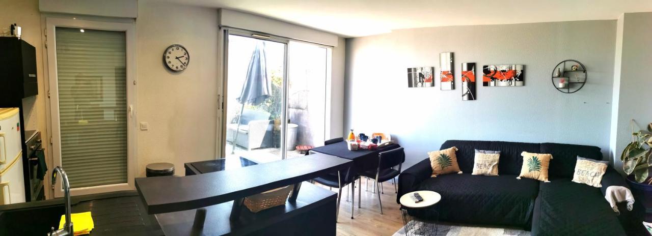 Superbe 3 Pieces Avec Terrasse 50 M2 10 Minutes A Pieds Du Centre 2 Chambres Et Un Salon * Bordeaux
