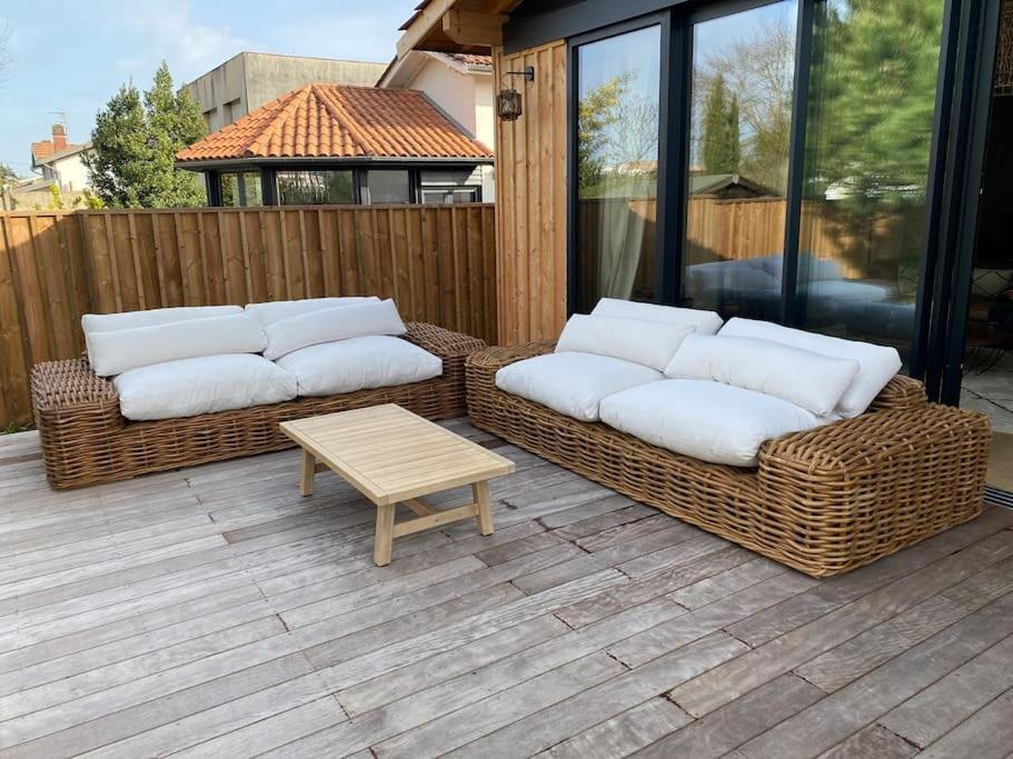 Villa Et Dependance Avec Piscine