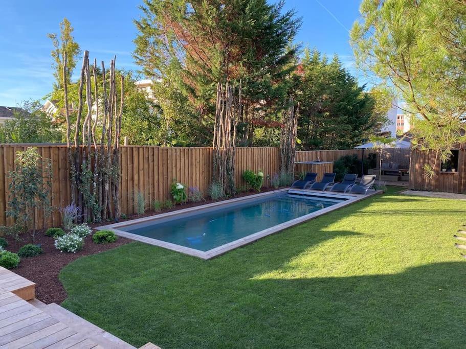 Et Dependance Avec Piscine *
