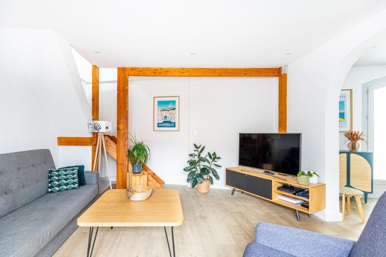 Beautiful Center With Terrace Apartment