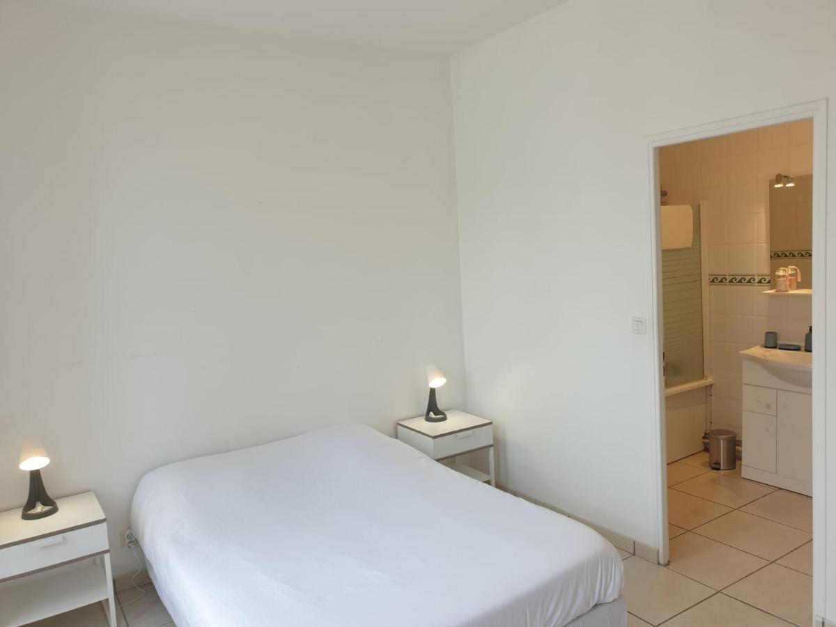 Ferienhaus Maison 150m2 Jardin A Louer En Entier, Centre Chartrons, 3 3 Salles De Bains 1 Canape-lit Llllnumero De Telephone Dans L'annonce Si Questionlll