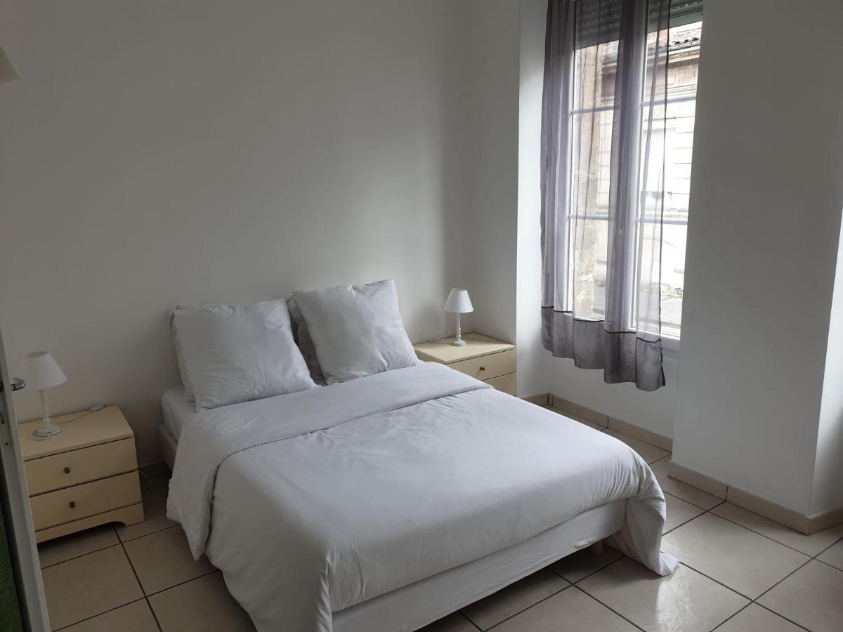Maison 150m2 Jardin A Louer En Entier, Centre Chartrons, 3 3 Salles De Bains 1 Canape-lit Llllnumero De Telephone Dans L'annonce Si Questionlll