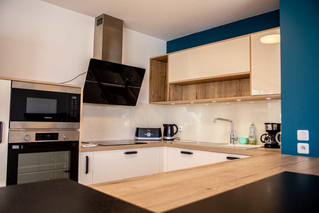Spacious And Bright Apartment *
