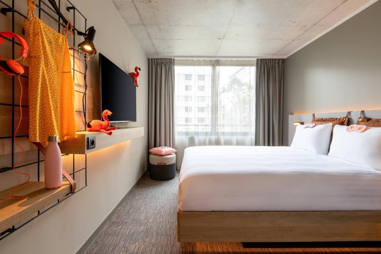 Moxy 3*